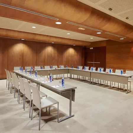 ホテル Nh コレクション パラシオ デ アヴィレス アビレス